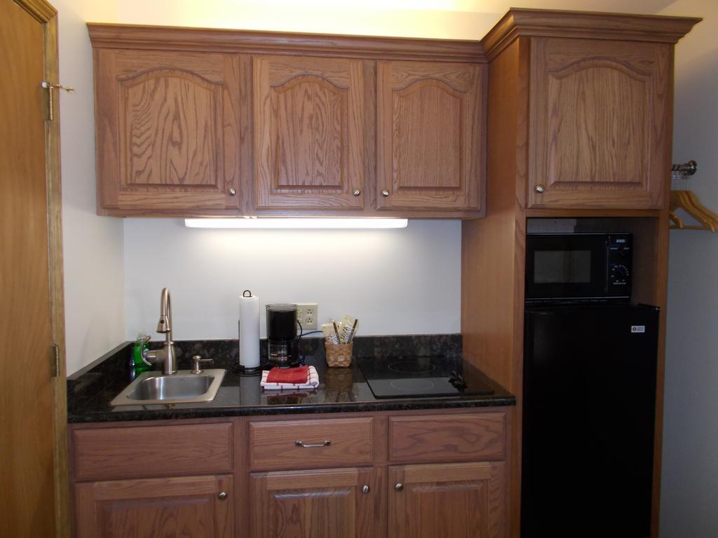 Shepherd Mountain Inn & Suites Pilot Knob الغرفة الصورة