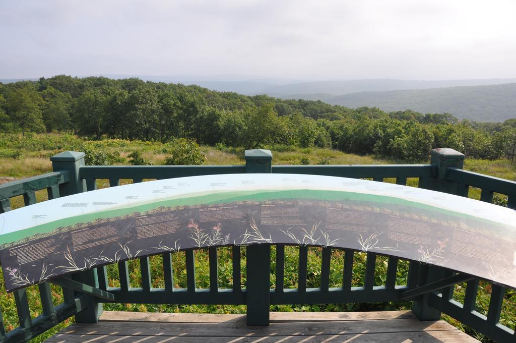 Shepherd Mountain Inn & Suites Pilot Knob الغرفة الصورة