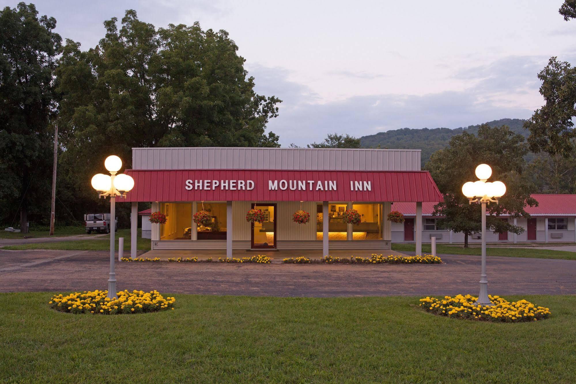 Shepherd Mountain Inn & Suites Pilot Knob المظهر الخارجي الصورة